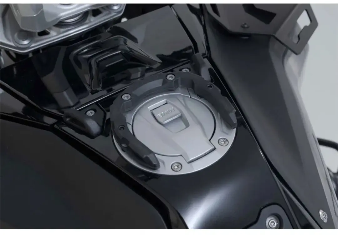 Sw-Motech Pro BMW R 1300 GS Adventure Brandstoftankring - Zilver - afbeelding 6 van 6