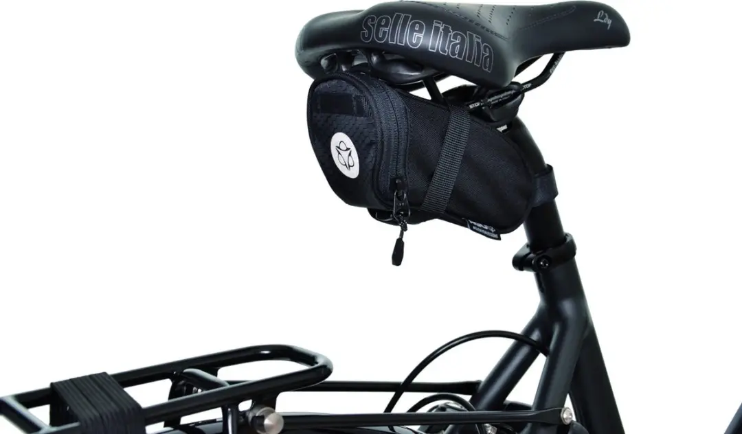 AGU Essentials M Zadeltas DWR 0,7L - Zwart