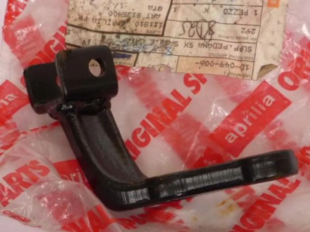 voetsteunplaat links voor aprilia 650 pegaso 1992