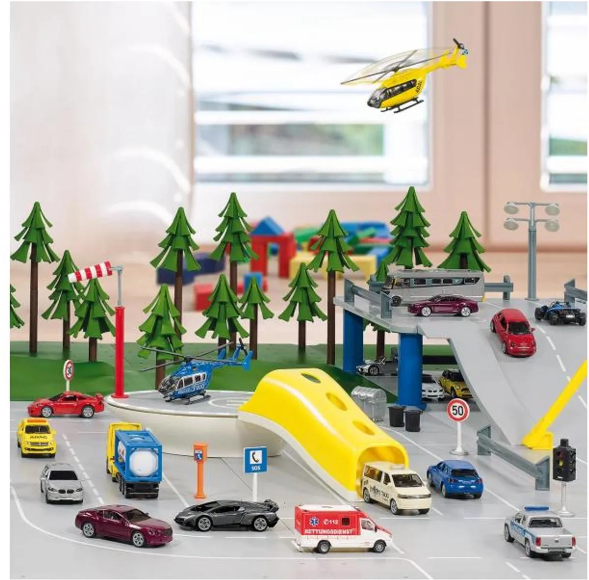 SIKU 5506 World Heli Haven - Multi