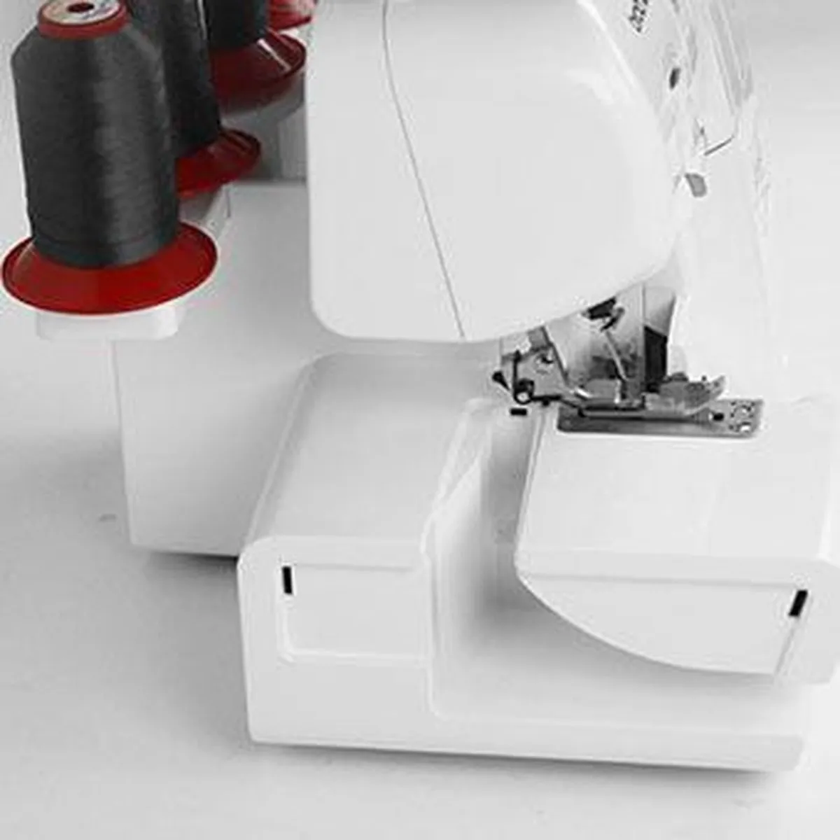 Brother 2104D Overlock - 4 Steken - Wit