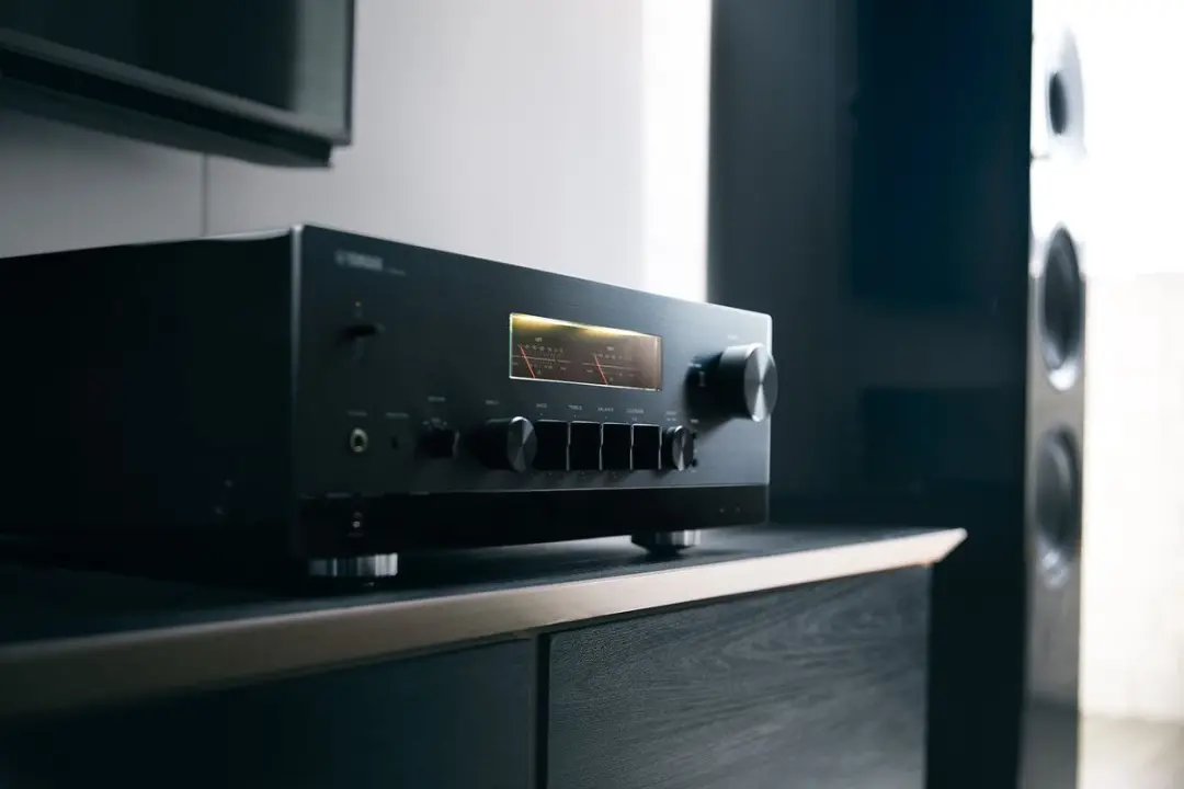 Yamaha R-N2000A Audio Receiver - 90W - Zwart - afbeelding 2 van 6