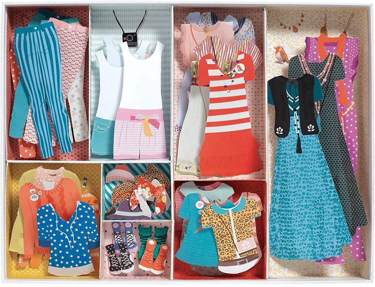 Djeco One Big Dressing Room Creatief Speelgoed - 3 Poppen Multicolor