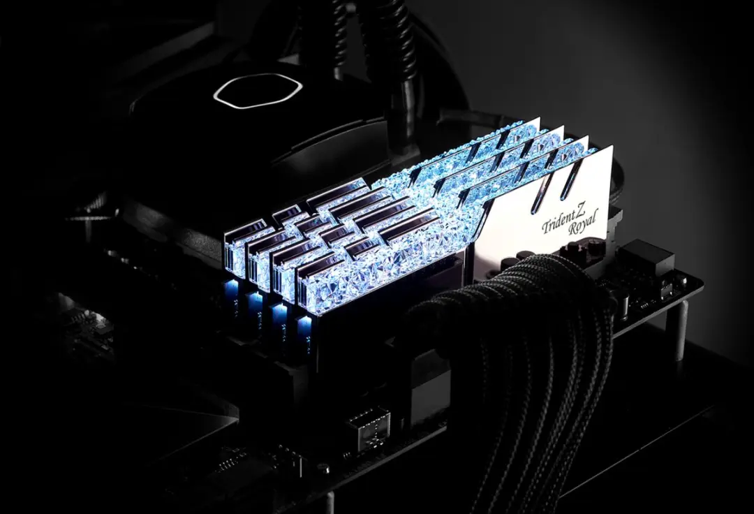 G.Skill Trident Z Royal F4-3200C16Q-64GTRS DDR4 - 64GB (4x16GB) - 3200MHz