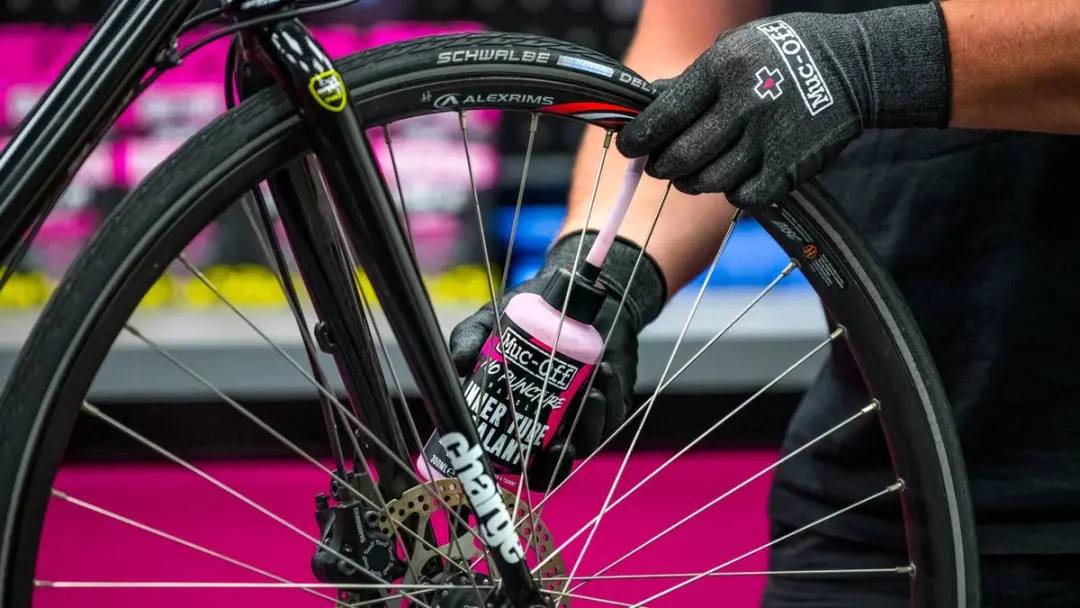 Muc-Off Inner Tube Sealant Kit 300ml - Roze/Zwart