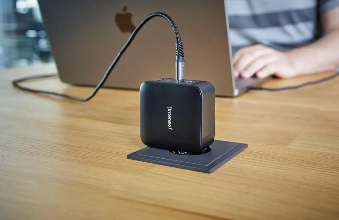 Intenso W140A3C+C520C GaN Netvoeding 140W - USB-C Kabel 2m - Zwart