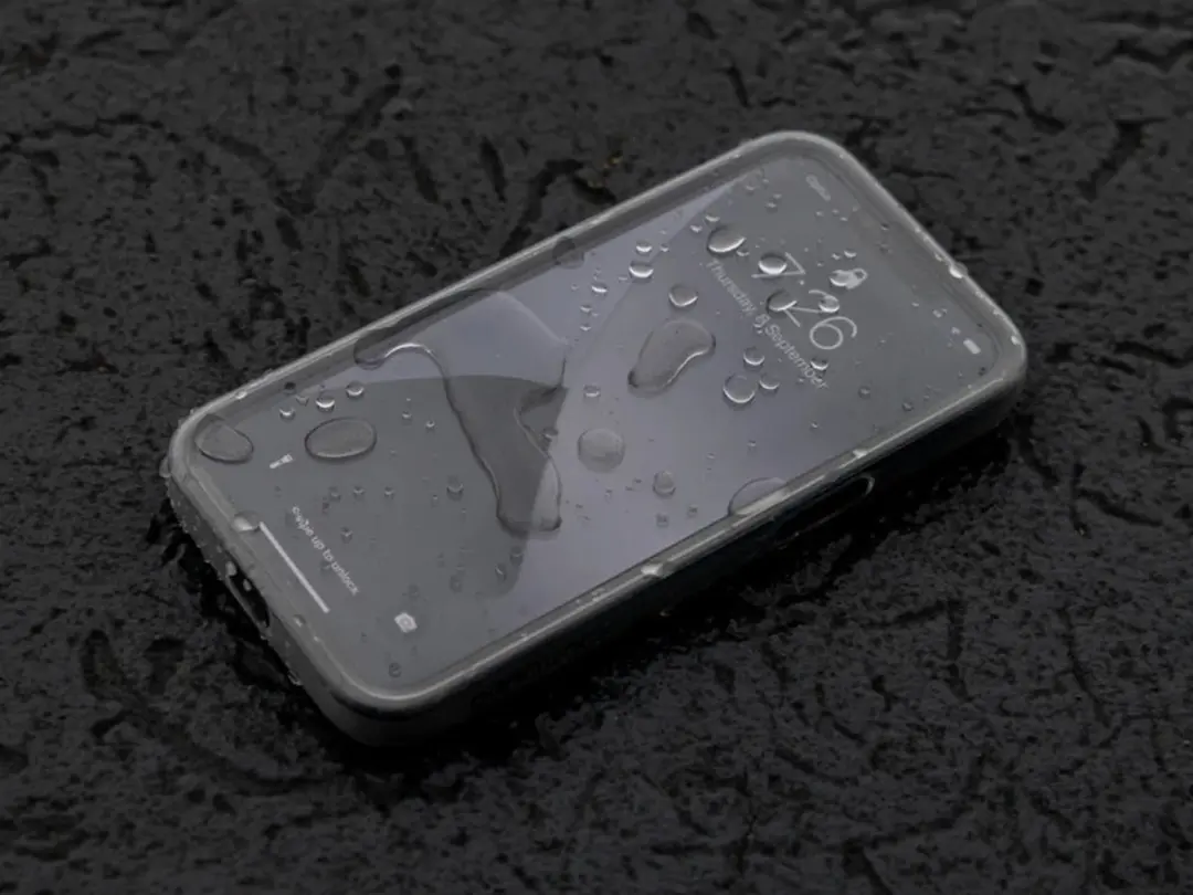 Quad Lock Poncho Telefoonhoes iPhone 16 Pro - Doorzichtig