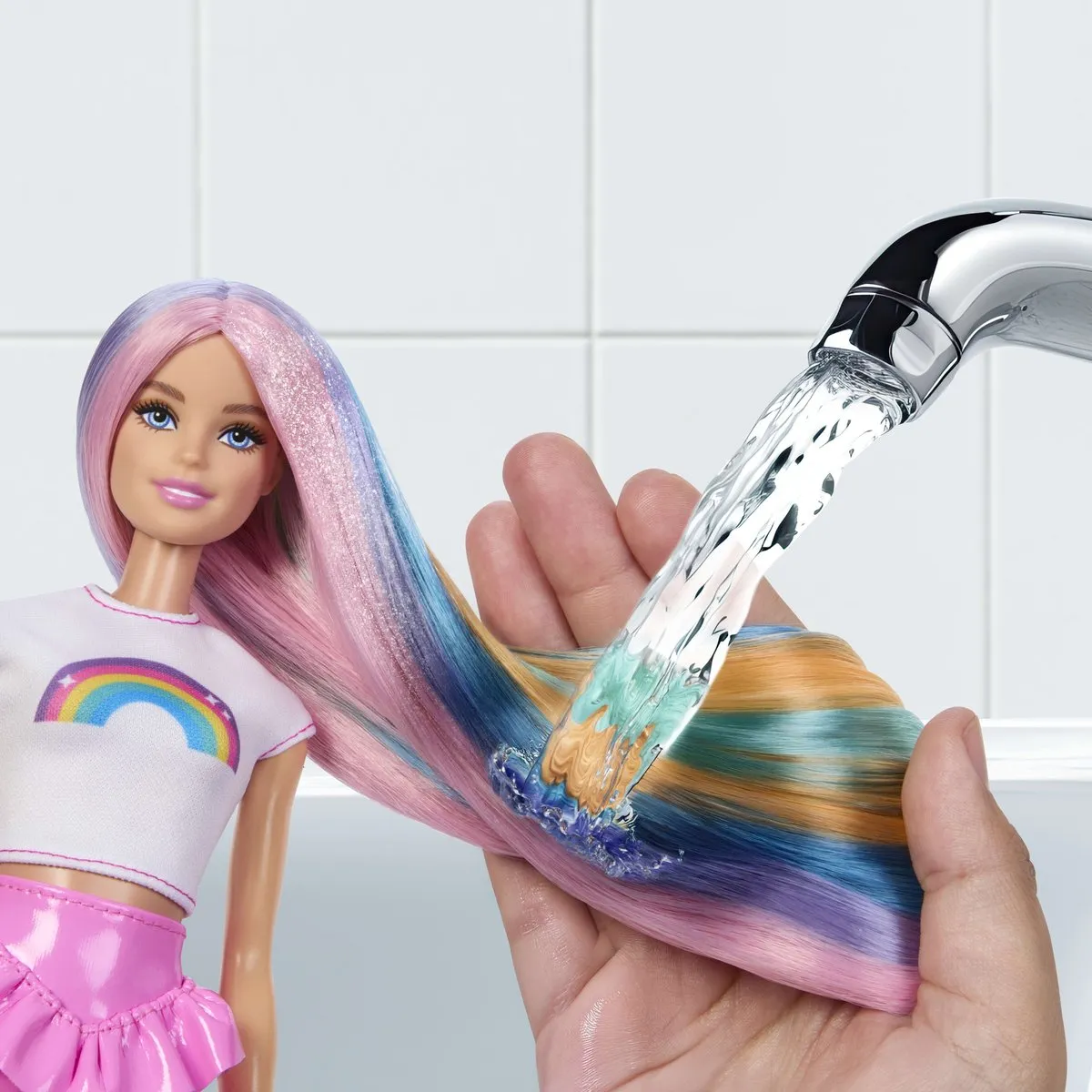 Barbie JJP07 Modepop - Regenbooghaar - 12 Stylingaccessoires - Multicolor