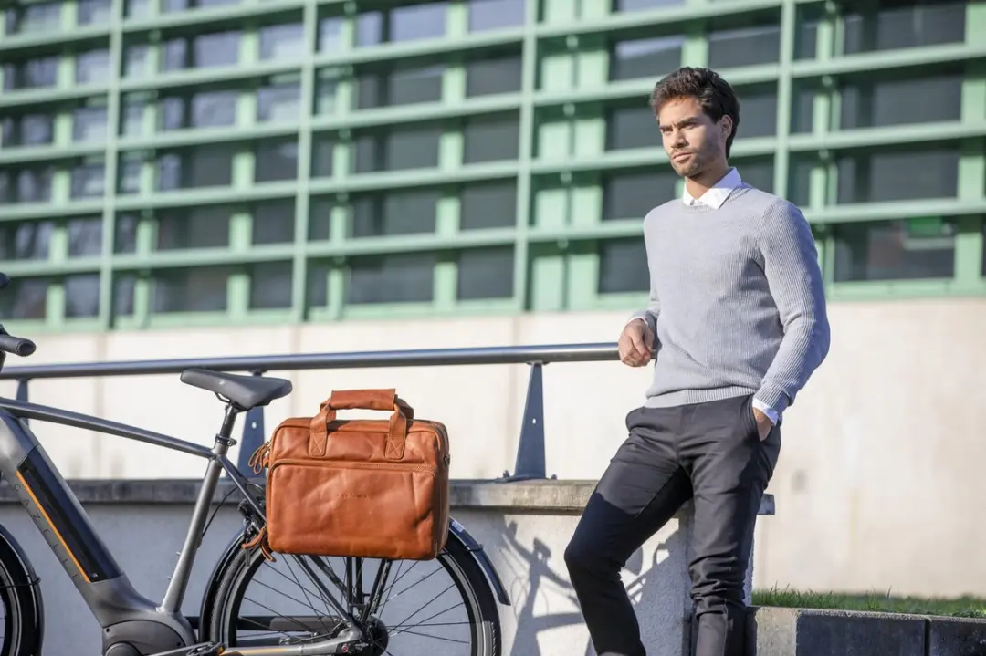 New Looxs Cali Laptoptas Fietstas 15" - 17L - Cognac
