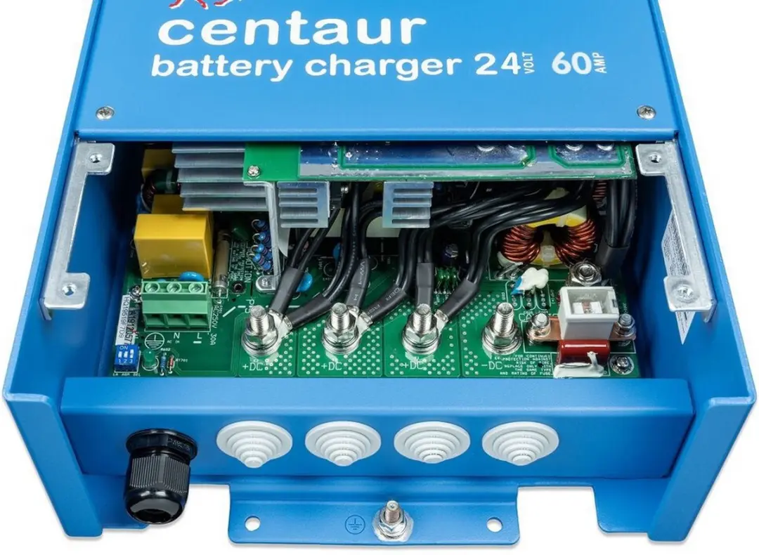 Victron Centaur Acculader 24/60 Blauw