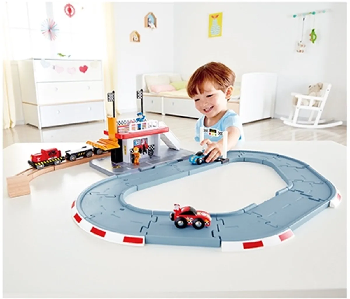 Hape Rennstrecken-Station - 34 Onderdelen - Veelkleurig
