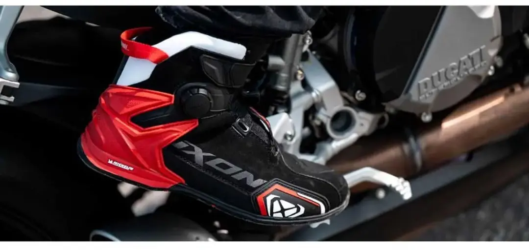 IXON Bull 2 WP Motorschoenen - Laars 44 - Zwart/Wit/Rood