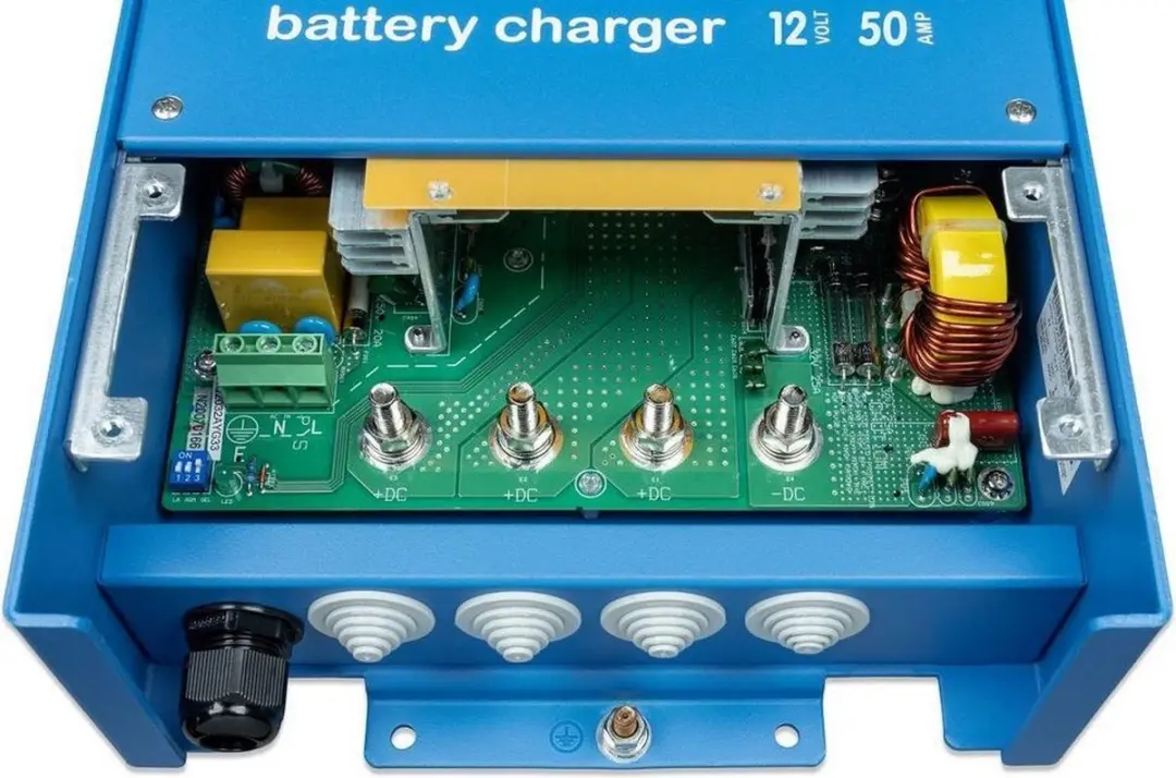 Victron Centaur Acculader 12/50 - Blauw