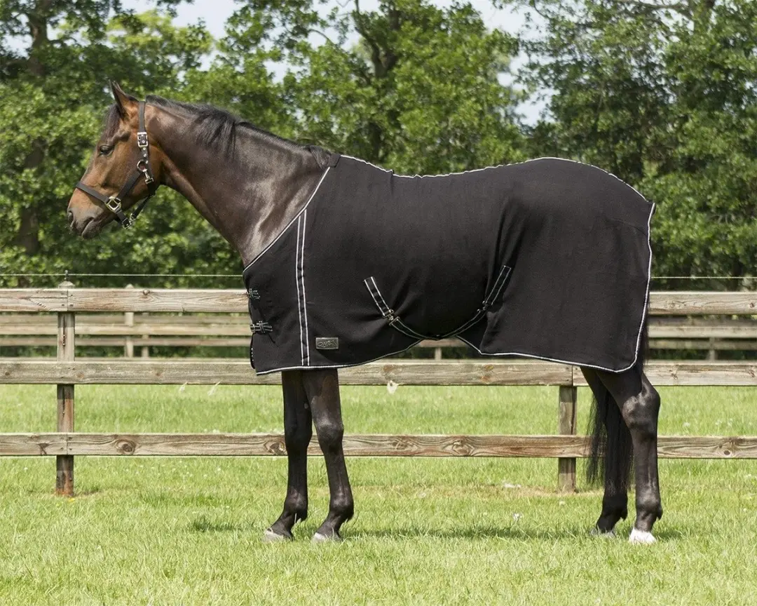 QHP Fleecedeken New Basic met kruissingels