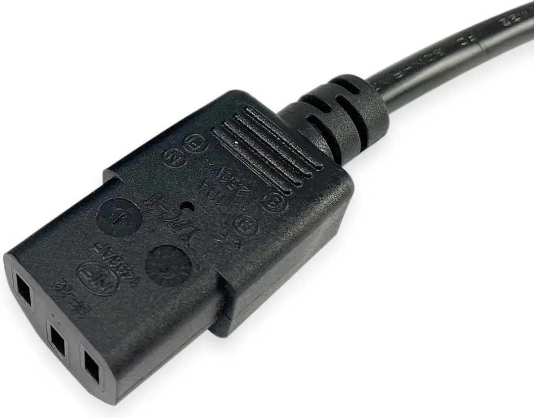 Equip BS 1363 Mannelijk naar C13 Vrouwelijk 2m Kabel - Zwart