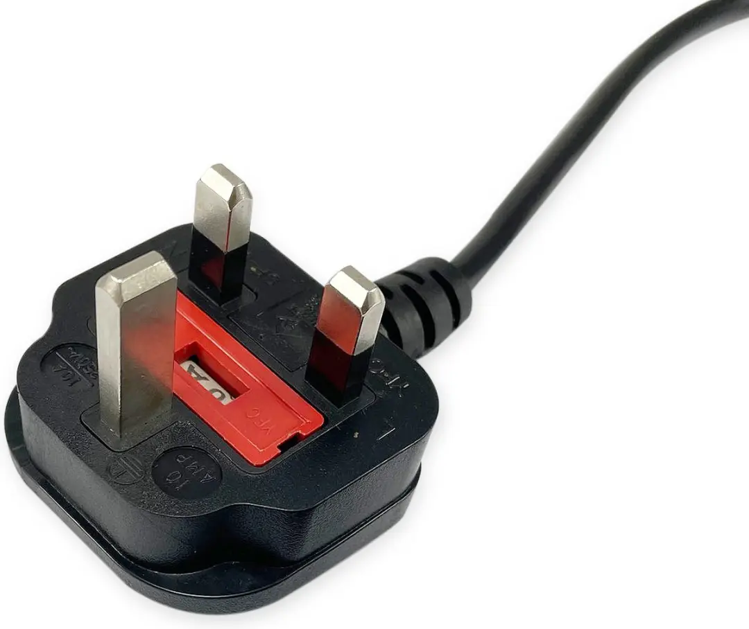 Equip BS 1363 Mannelijk naar C13 Vrouwelijk 2m Kabel - Zwart