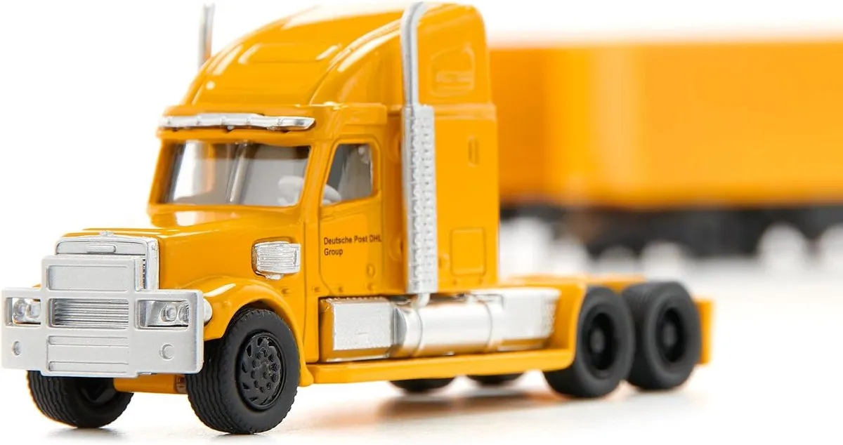SIKU 1806 Freightliner DHL Road Train - 1:87 - Geel
