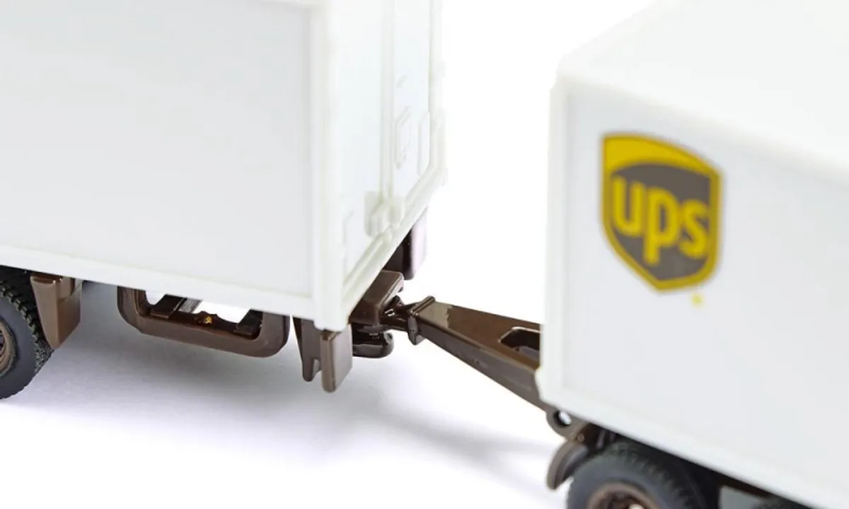 SIKU 1806 Freightliner DHL Road Train - 1:87 - Geel