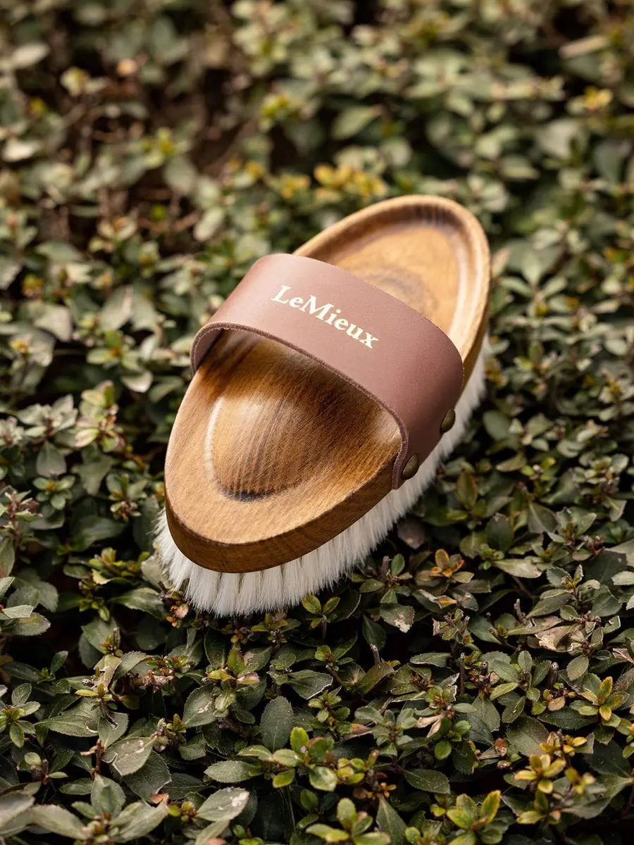 LeMieux Artisan Zachte Borstel Geitenhaar Borstel Brown