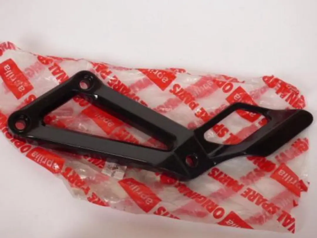 voetsteunplaat links voor aprilia 650 pegaso 1992