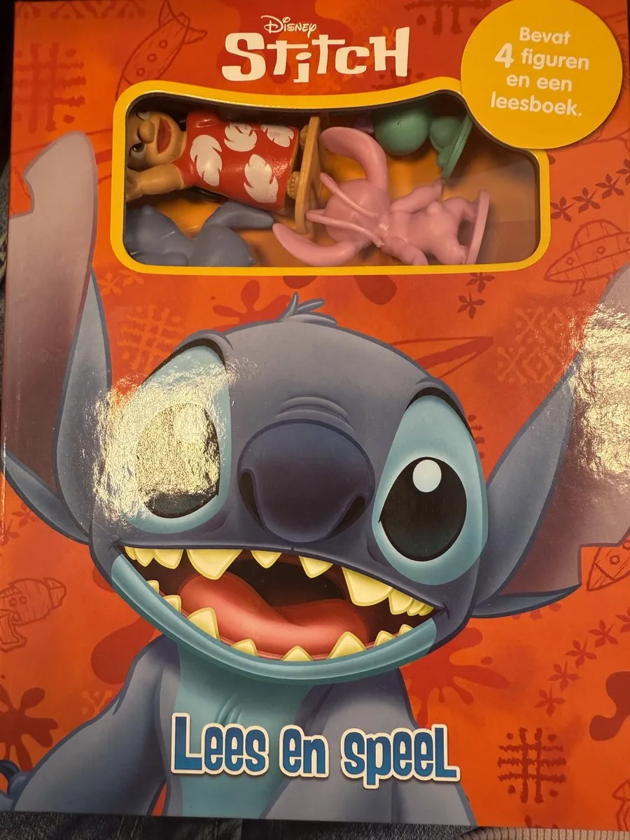 Disney Stitch Leesboek met Speelfiguren