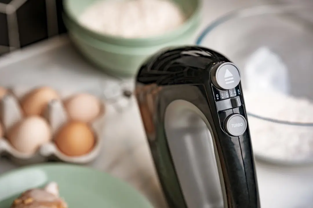Camry CR4220B Handmixer 750W - Zwart - afbeelding 6 van 6