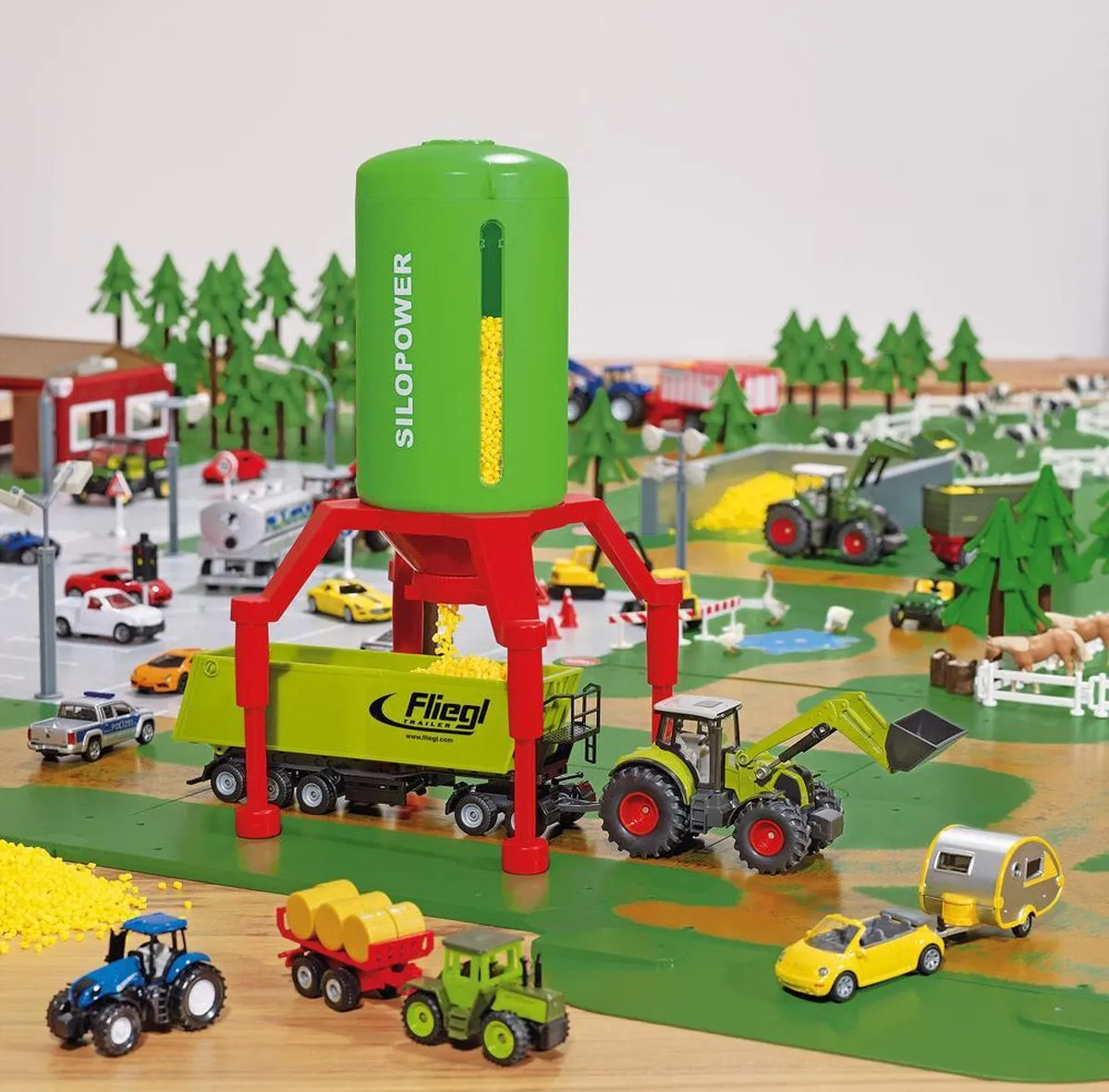 SIKU 5602 Silopool Staande Silo 1:32 - Groen/Rood