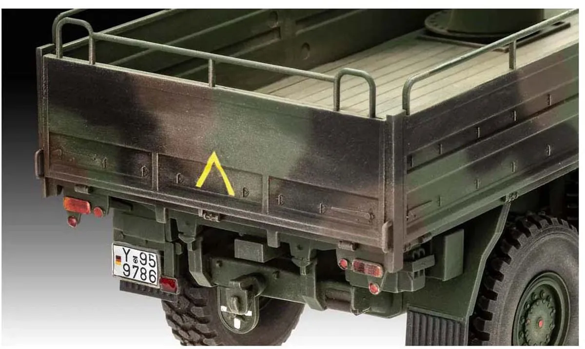 Revell MAN Kat1 10t Milgl 8x8 Truck Modelbouwpakket 1:35 - Multi