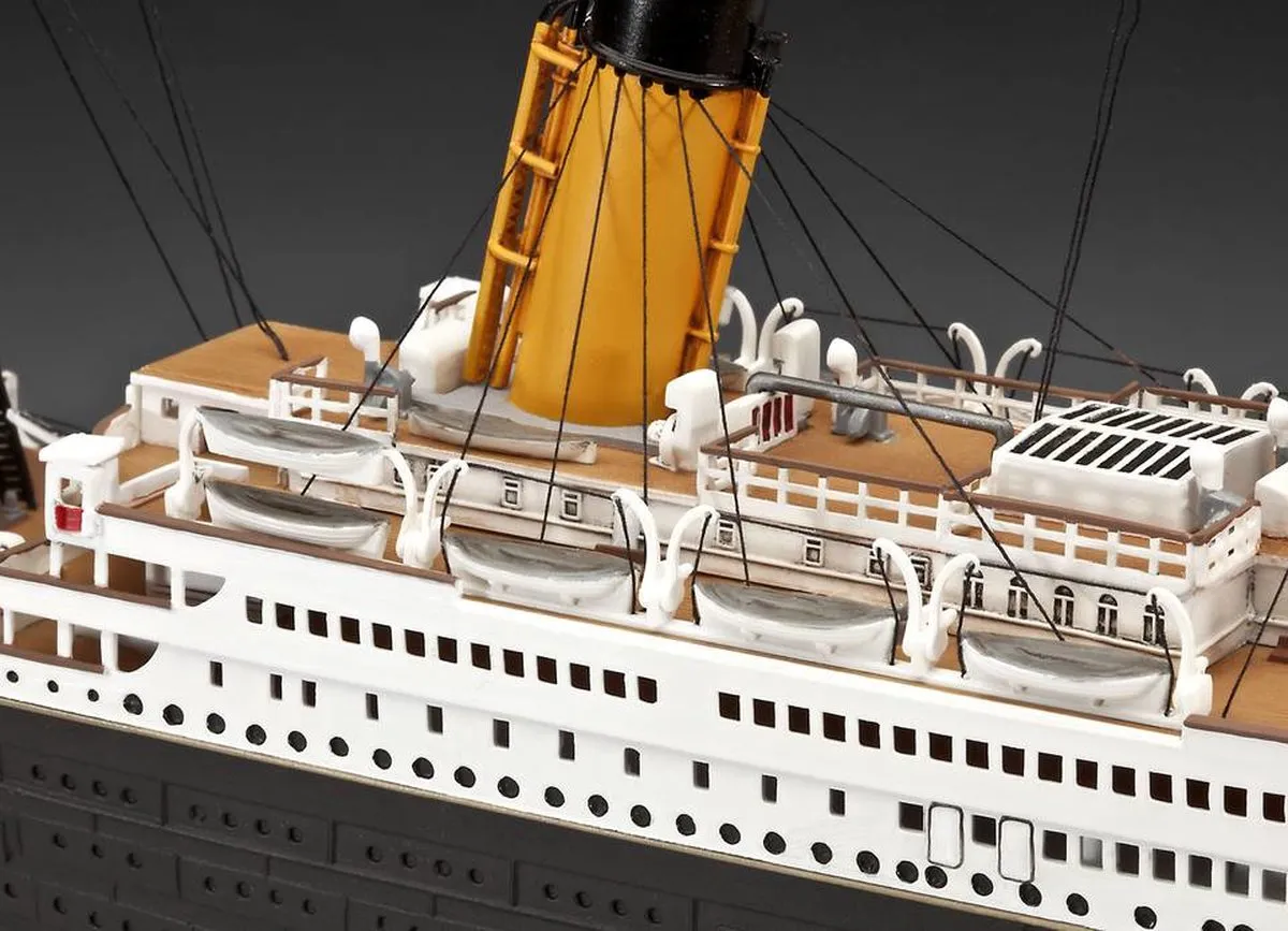 Revell 05715 Modelbouwpakket Titanic 1:400 - 262 Onderdelen - Multi