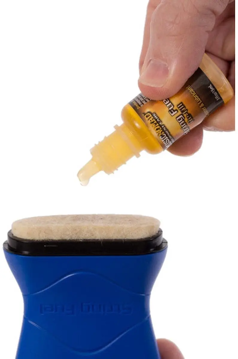MusicNomad MN120 String Fuel Refill - Snaarreiniger 15ml - Geel