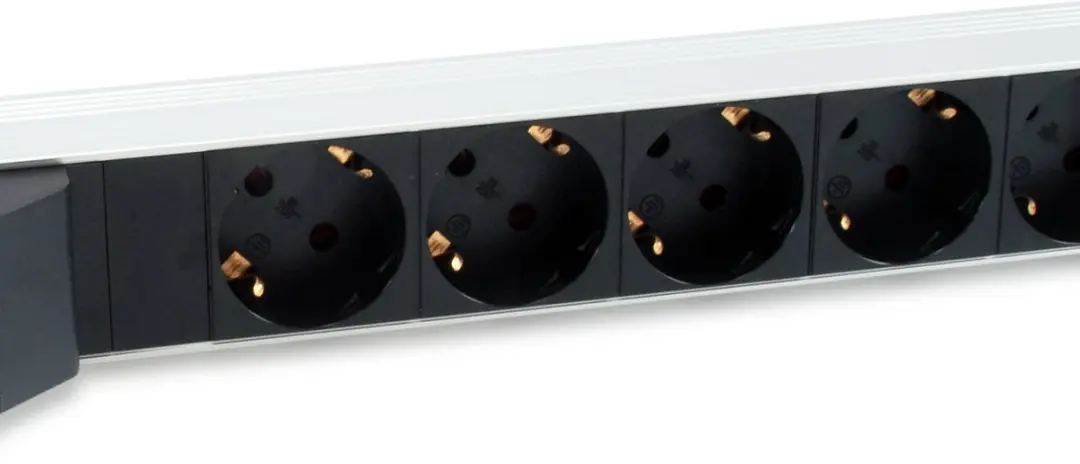 Equip 333312 Energiedistributie 6 AC-uitgangen 3500W - Zwart - afbeelding 2 van 6
