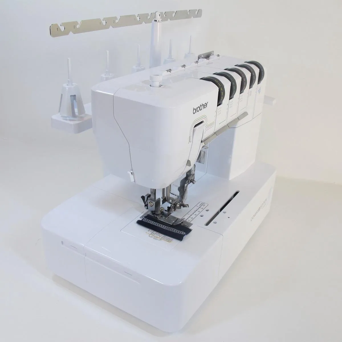 Brother CV3550 Coverlock - 4 Steken - Wit