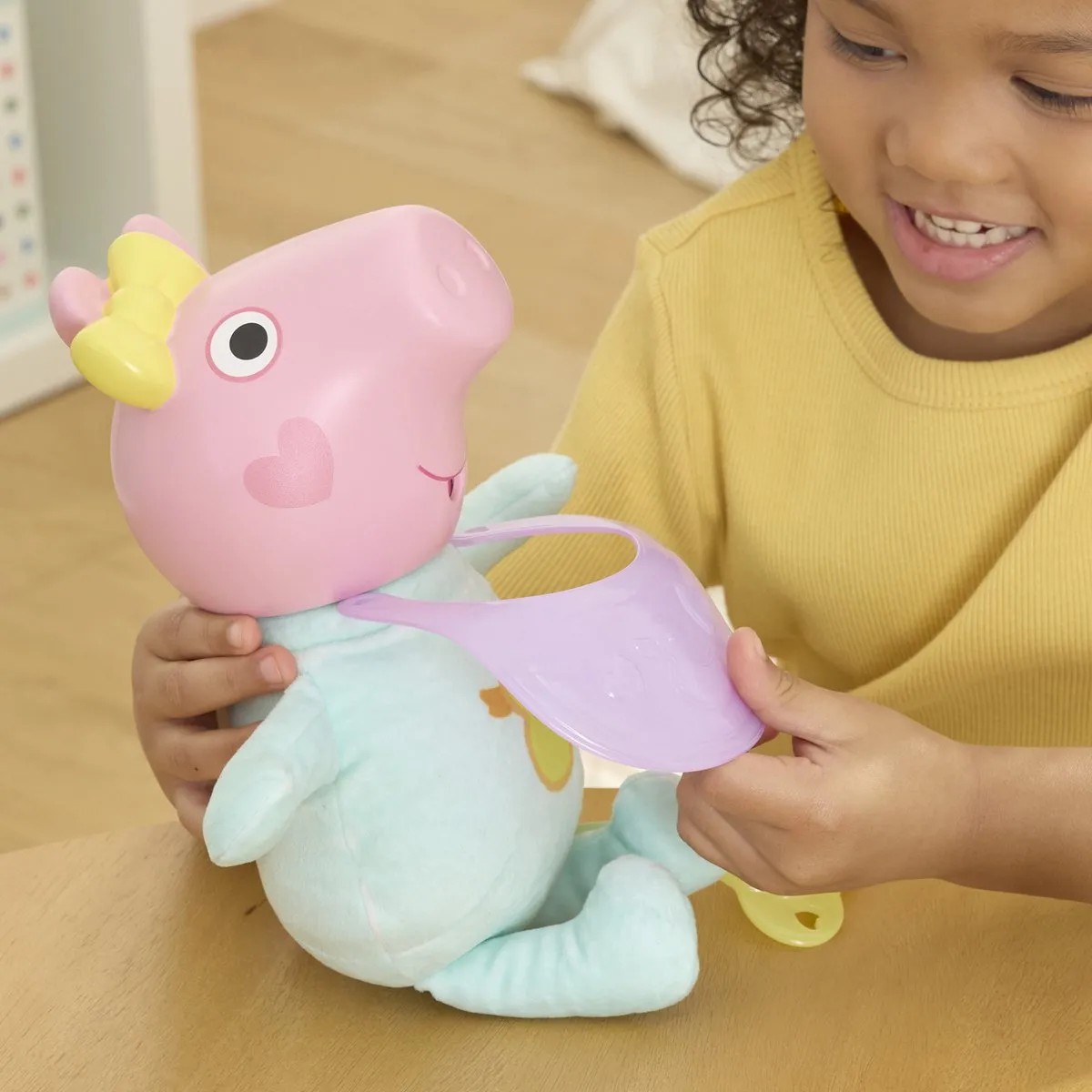 Hasbro Peppa Pig Knuffel Evie - Multicolor - afbeelding 6 van 6