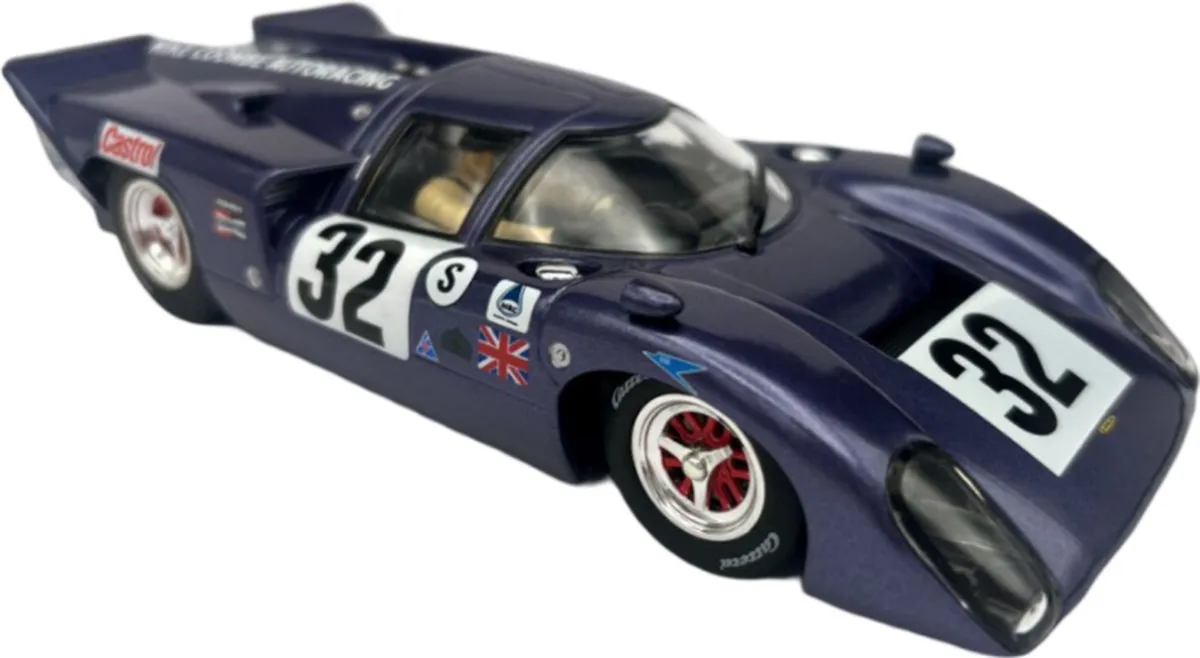 Carrera Digital 124 Lola T70 MKIIIb No.32 - Multi