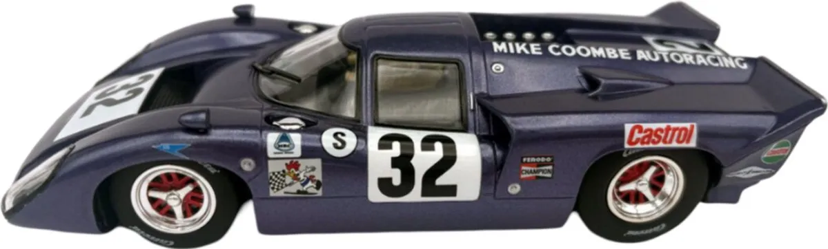 Carrera Digital 124 Lola T70 MKIIIb No.32 - Multi