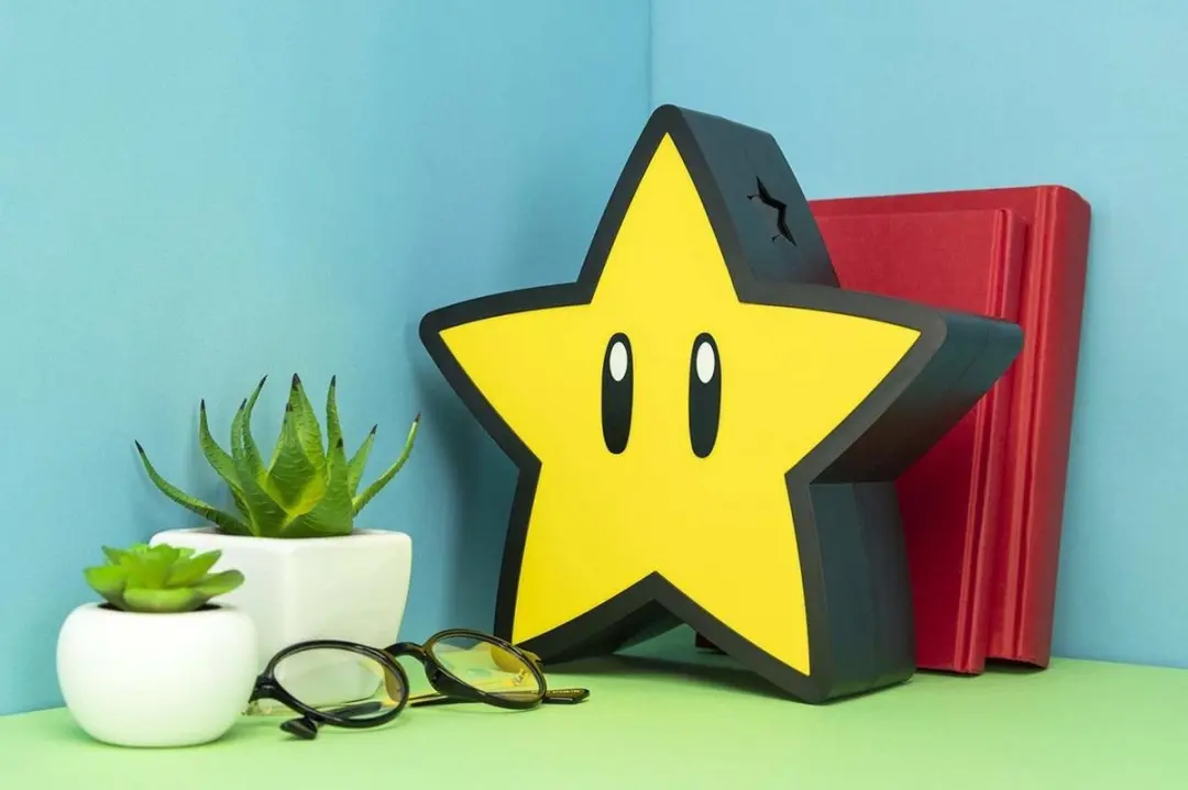 Paladone Super Mario Super Star Projector Lamp - Geel