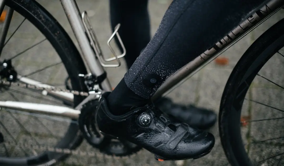 AGU Beenstukken Essential DWR - Zwart L