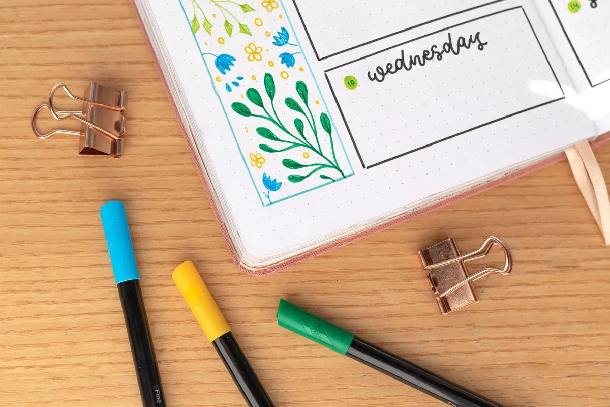 Bic Intensity Schrijfset - 4 Fineliners + 4 Viltstiften Medium - Notitieboek - afbeelding 6 van 6