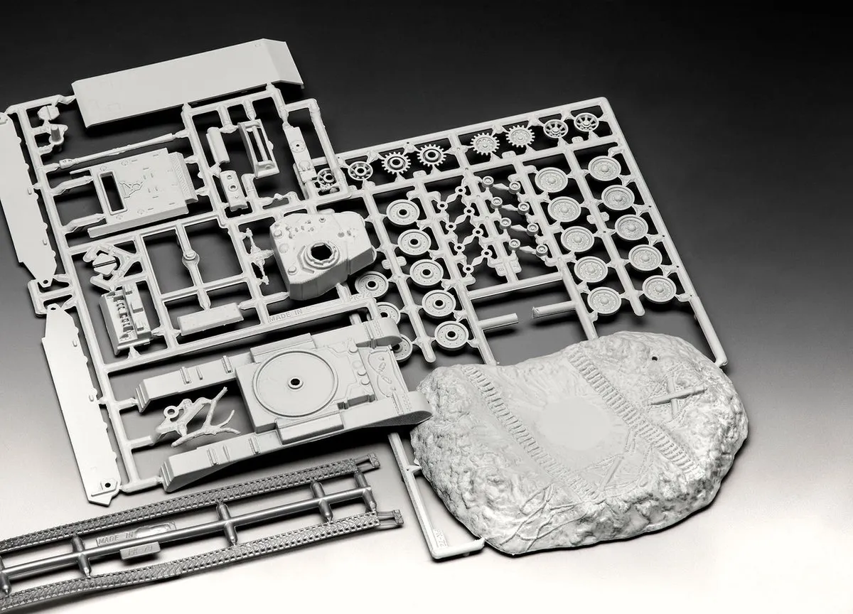 Revell 03323 M24 Chaffee Tank Modelbouwpakket - 1:76 - Multi
