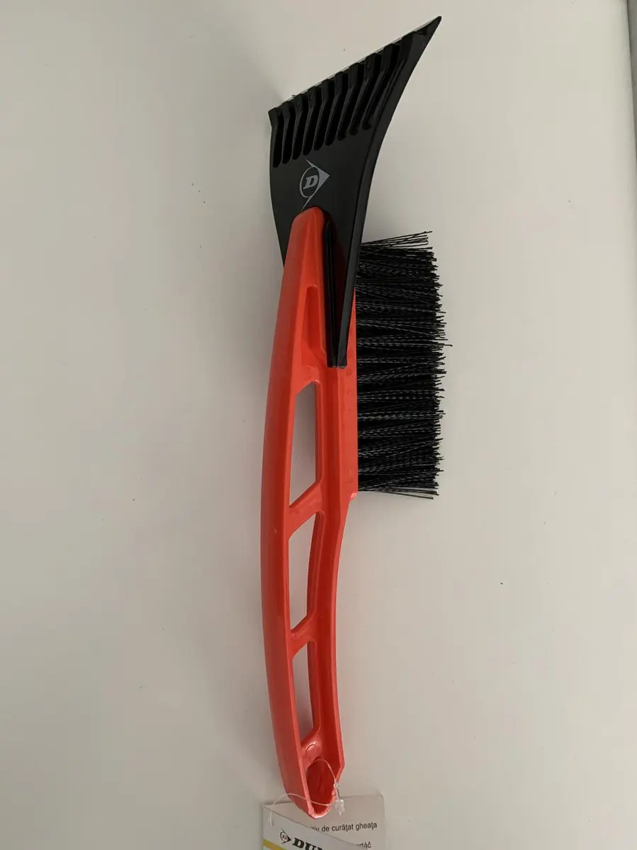 Dunlop IJskrabber met borstel 31 cm - Rood/zwart - afbeelding 2 van 5