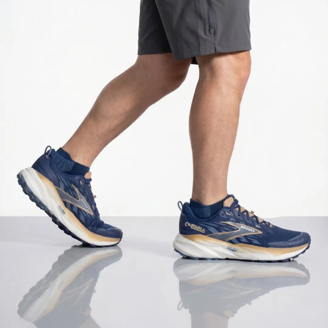 Brooks Cascadia 19 Trailrunningschoenen Heren - 44.5 - Donkerblauw/Goud - afbeelding 4 van 6