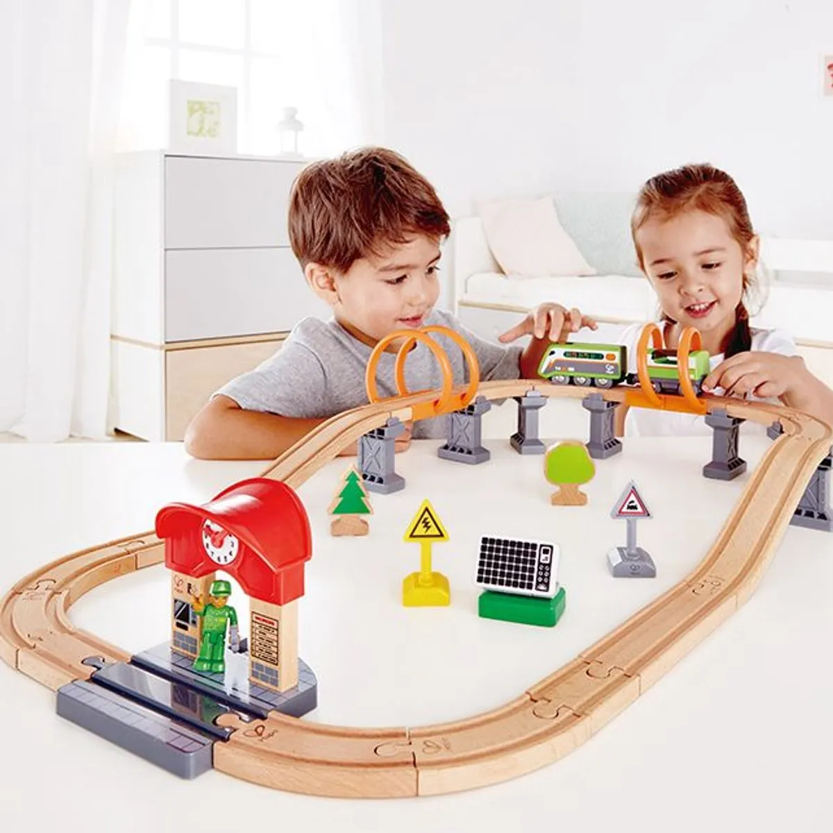 Hape Nacht-Rundfahrt E3762 Speelgoedtrein - 36 Stuks - Veelkleurig