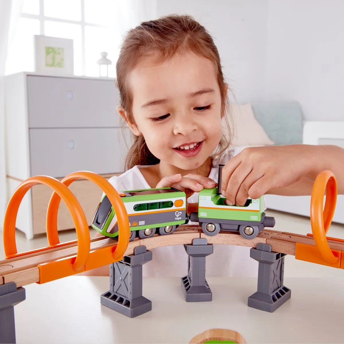 Hape Nacht-Rundfahrt E3762 Speelgoedtrein - 36 Stuks - Veelkleurig - afbeelding 6 van 6