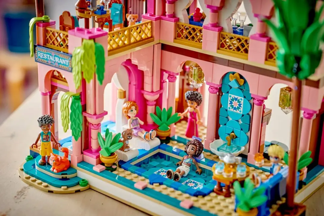 LEGO Friends Restaurant met Tuin 42691 - 1465 Stukken - afbeelding 3 van 6