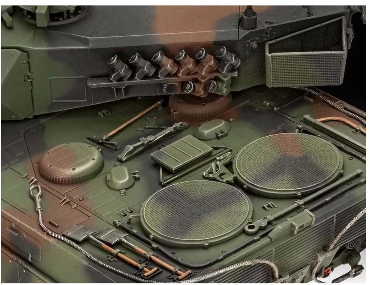 Revell 05631 Leopard 2 A6A2 Bundeswehr Modelbouwpakket 1:35 - Multi