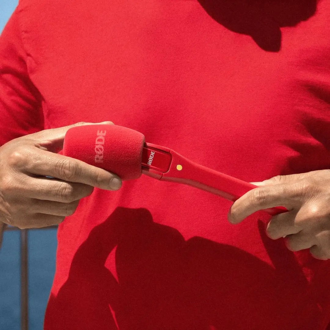RØDE Interview Handadapter - Rood - inclusief windscherm