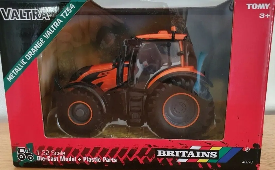 Britains Valtra T245 1:32 Modeltrekker - Multikleur