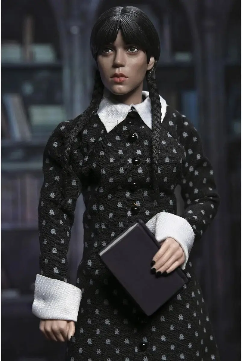 Neca Wednesday Actiefiguur Classic Dress 20cm - NECA42400-08 - Multicolor