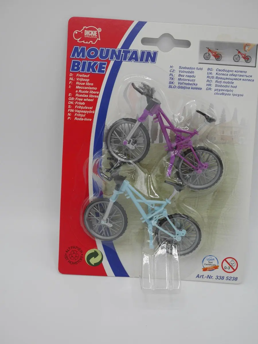2 Dickie toys fietsjes vrijloop.9.5 cm lang.
