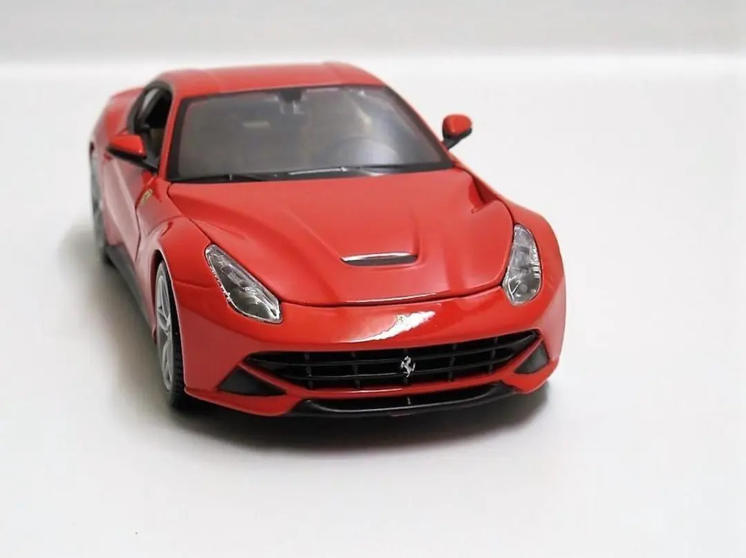 Bburago Ferrari F12 Berlinetta - Rood - afbeelding 4 van 6